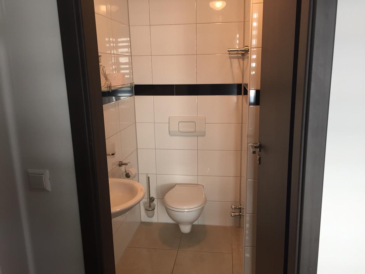 Hotel Ristorante Rostica Бад Урах Екстериор снимка
