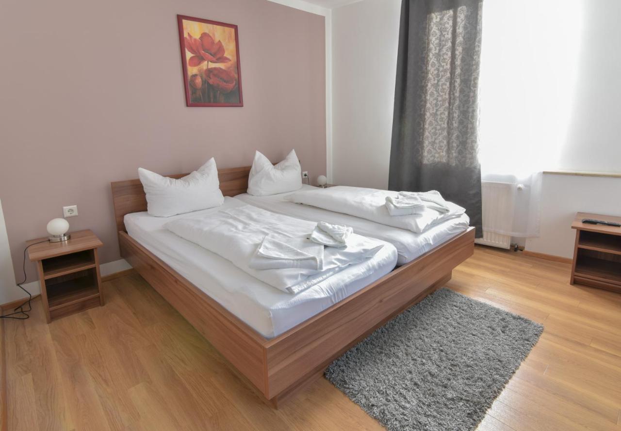 Hotel Ristorante Rostica Бад Урах Екстериор снимка