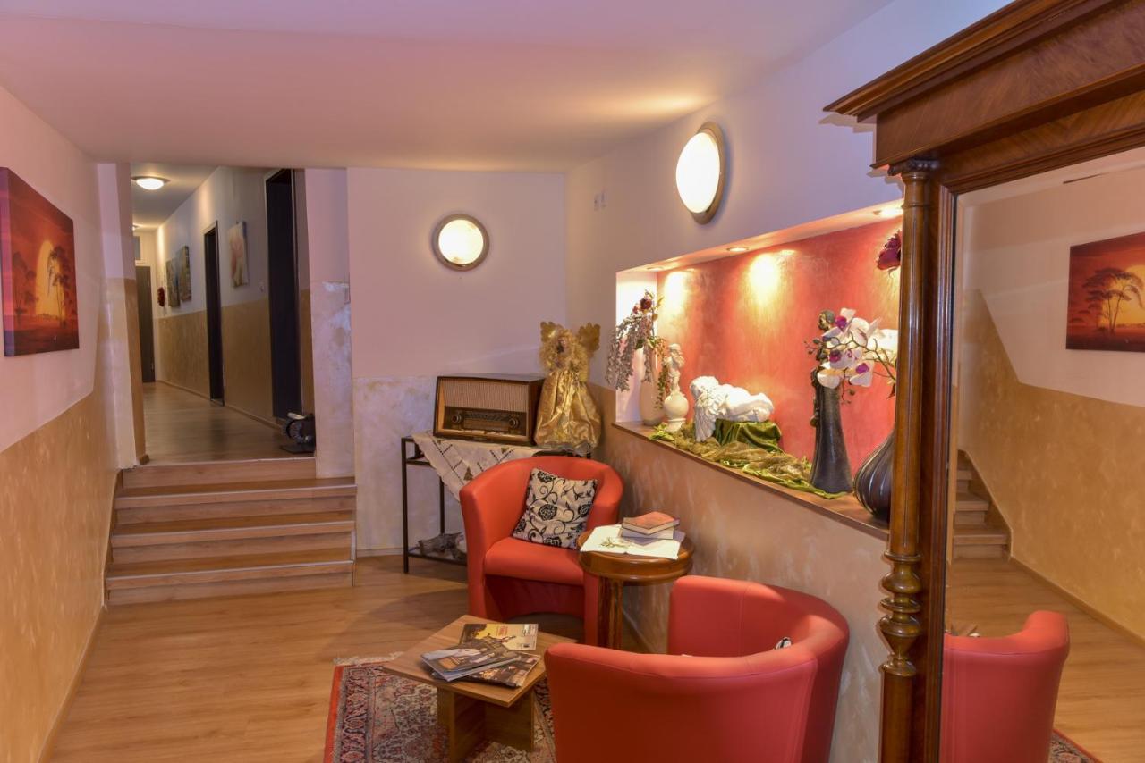 Hotel Ristorante Rostica Бад Урах Екстериор снимка